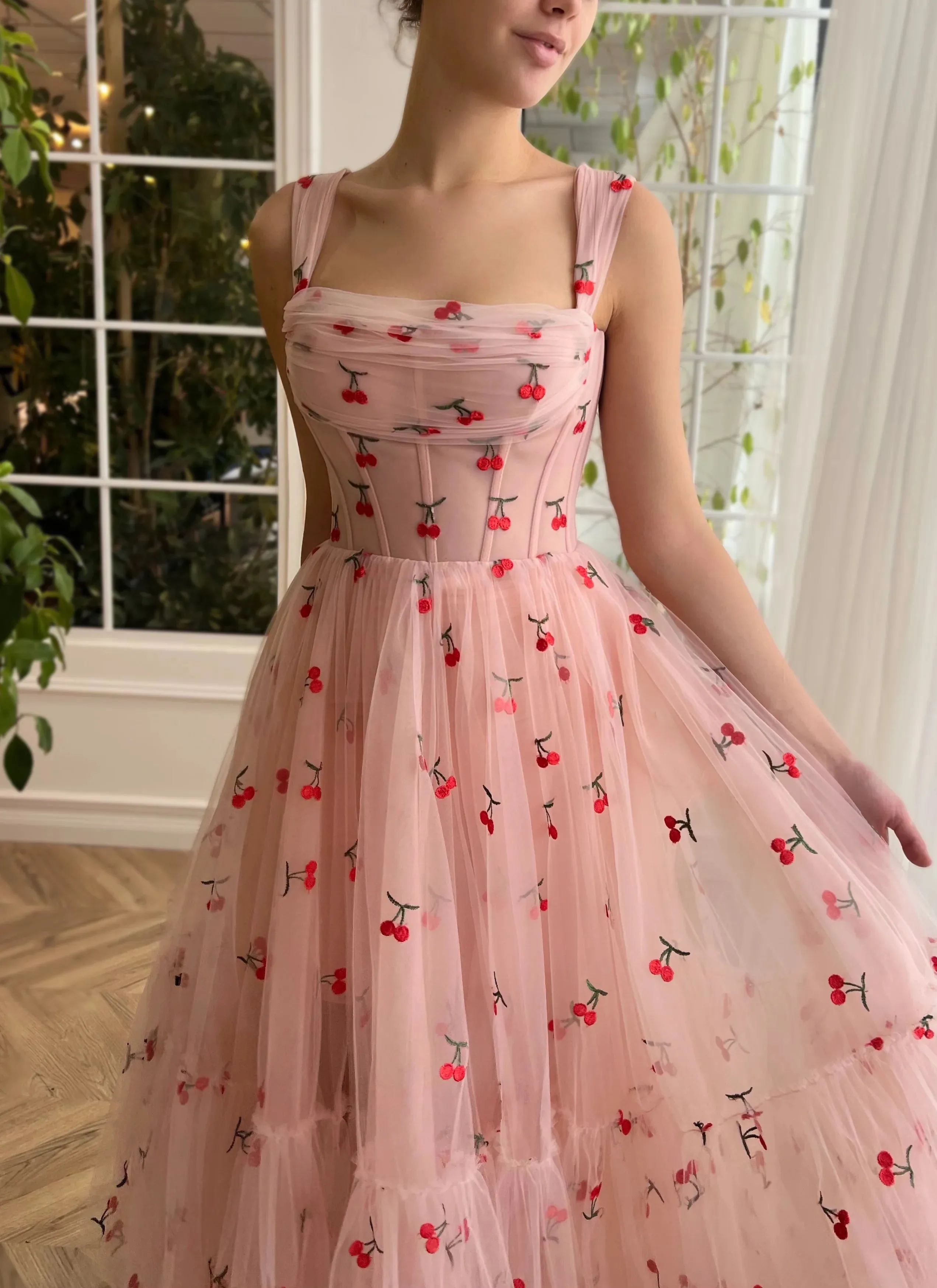 A-line Cherry Lace Appliques Prom Dresses for Women Tulle Wedding Dress lovely Long Skirt